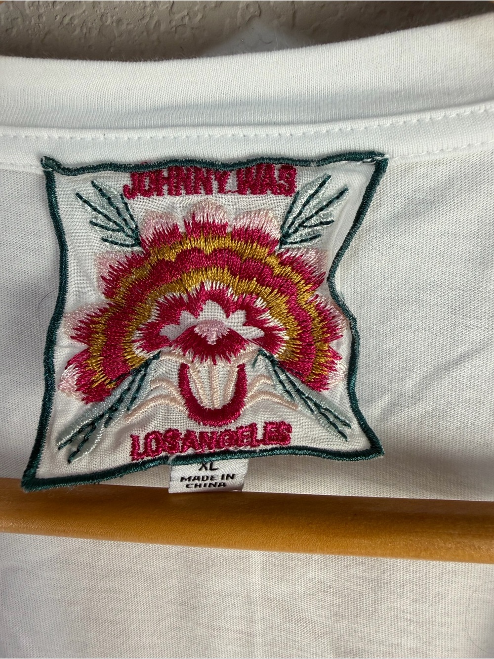 Johnny Was Raw Hem V-Neck Tee Sz XL - Picture 3 of 5
